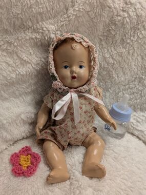 Sweet Vintage 13" All Composition Baby Doll Blue Eyes Floral Outfit Bonnet Unmar